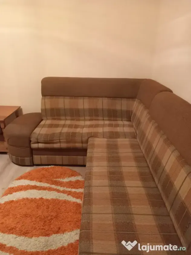 Ofer spre inchiriere apartament 2 camere semidecomandat zona Banat