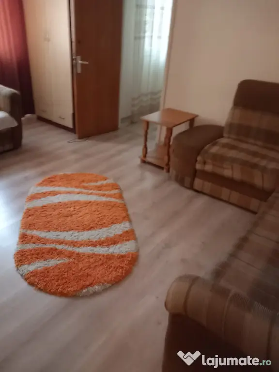 Ofer spre inchiriere apartament 2 camere semidecomandat zona Banat