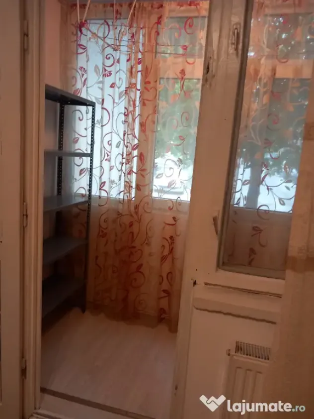 Ofer spre inchiriere apartament 2 camere semidecomandat zona Banat