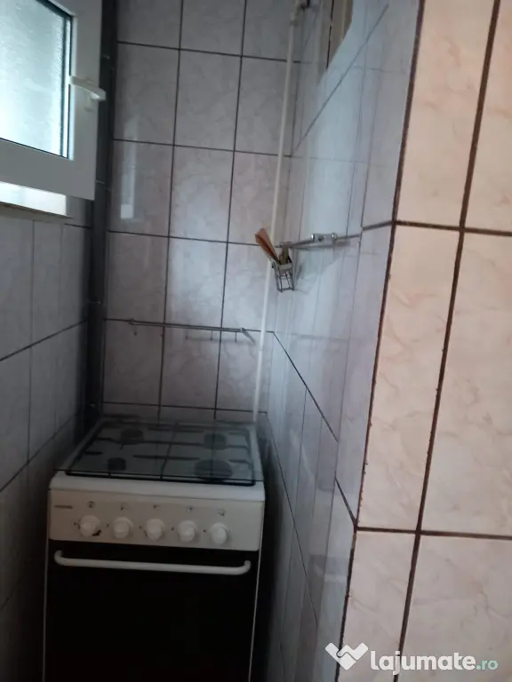 Ofer spre inchiriere apartament 2 camere semidecomandat zona Banat