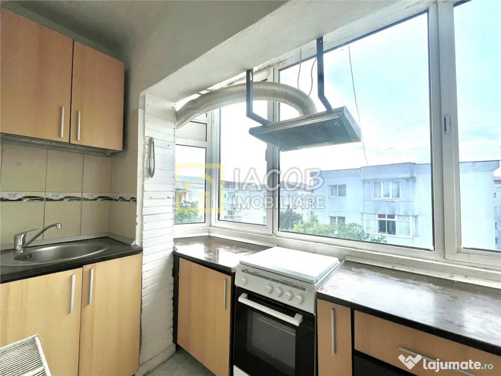 2 camere decomandate zona Stefan cel Mare Bacau
