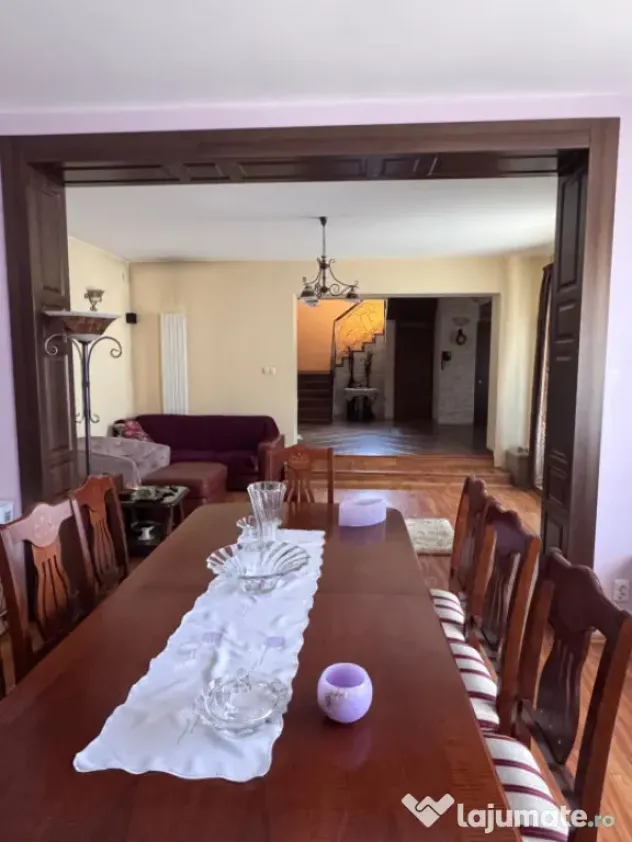 Casa S+P+1, 280 mp utili, 585 mp teren, zona Lăpuș