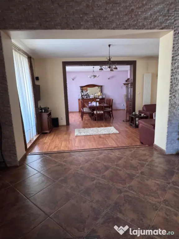 Casa S+P+1, 280 mp utili, 585 mp teren, zona Lăpuș