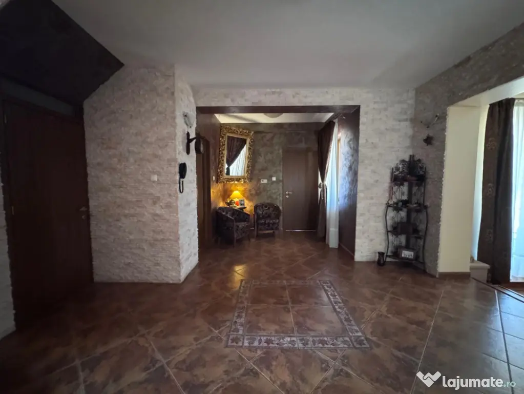 Casa S+P+1, 280 mp utili, 585 mp teren, zona Lăpuș