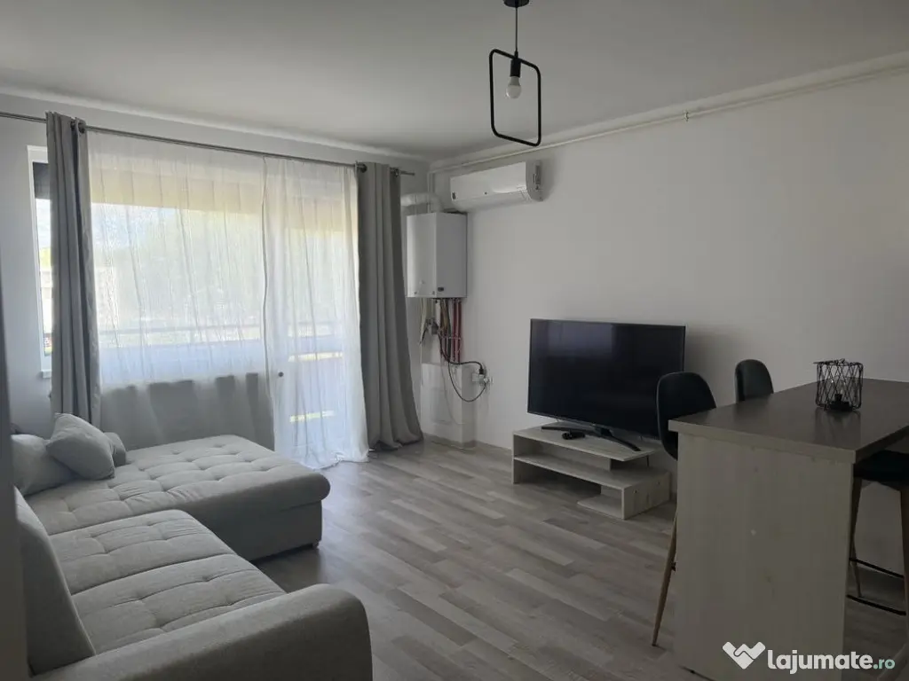 Apartament de 2 camere zona TRACTORUL,STUDIO