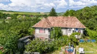 Casă tradițională cu teren de 2.560mp, în Sâmboleni, com. Cămărașu 