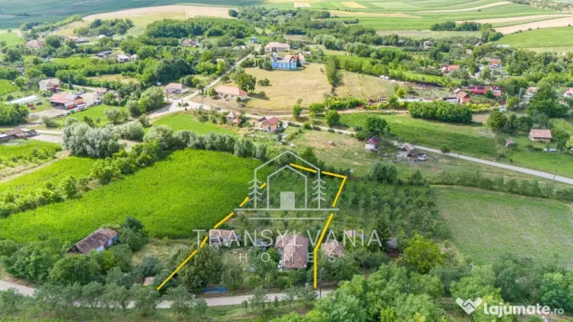 Casă tradițională cu teren de 2.560mp, în Sâmboleni, com. Cămărașu