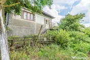Casă tradițională cu teren de 2.560mp, în Sâmboleni, com. Cămărașu 