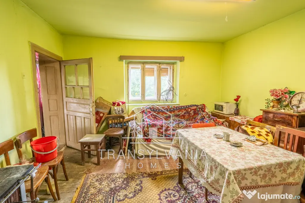 Casă tradițională cu teren de 2.560mp, în Sâmboleni, com. Cămărașu