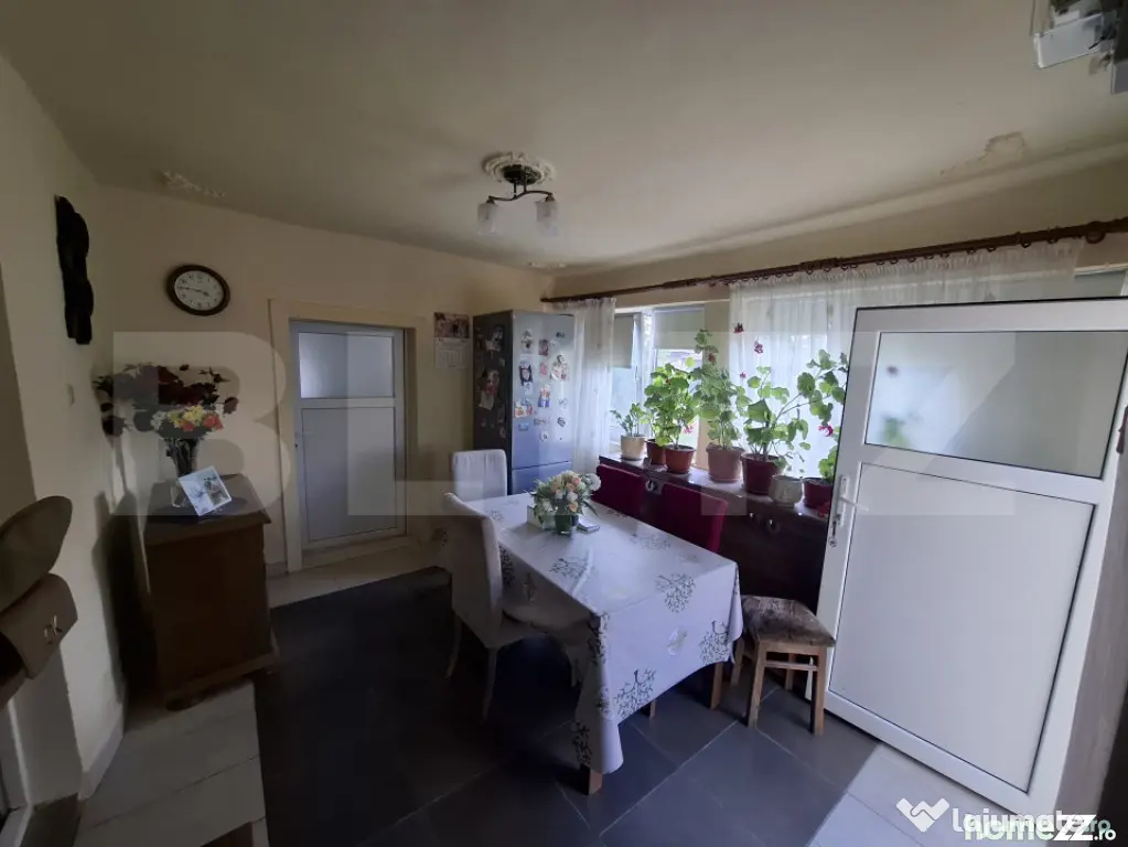 Casa 2 camere, 100 mp, anexe de vanzare, zona Gelu - Gelu (Satu-Mare)
