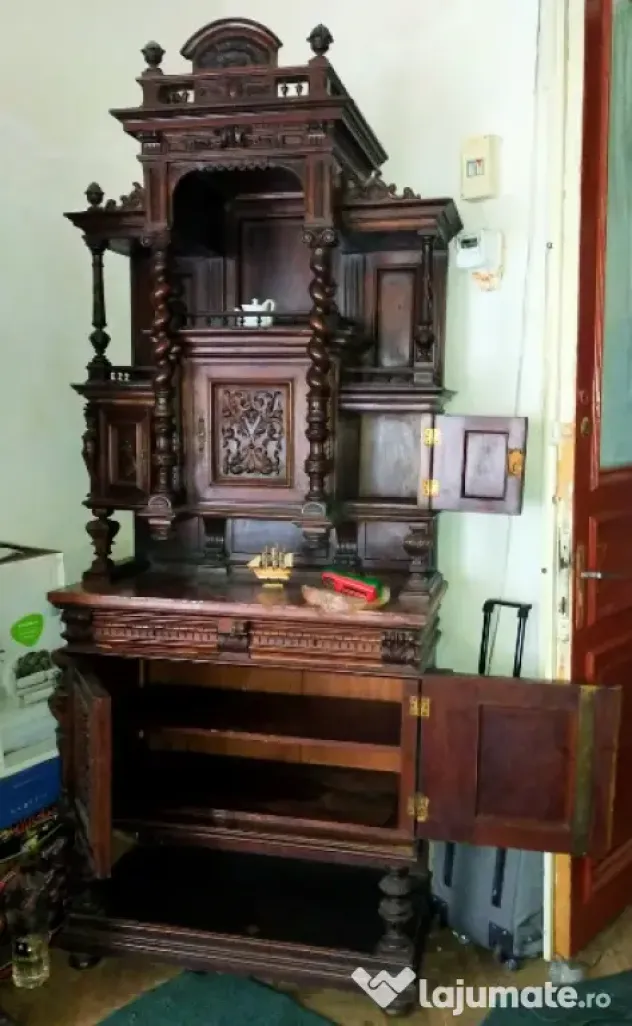 Bufet nuc masiv sculptat manual, cca. 1900 — piesă de colecție