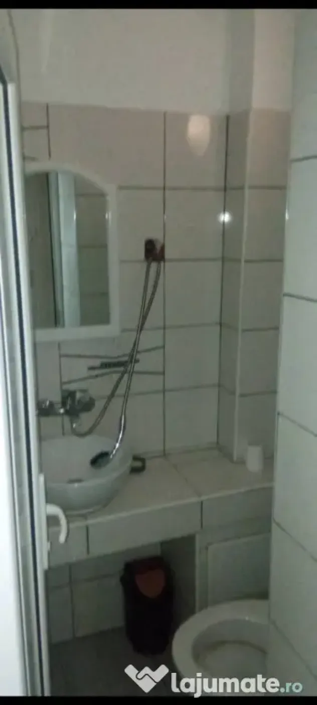 Închiriez pe termen scurt sau lung garsoniera situata în zona Tomis nord.