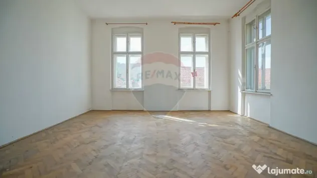 De vânzare, imobil reprezentativ / parțial, strada De M...