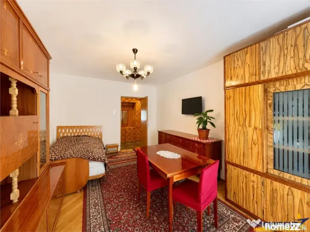 Decomandat, 2 camere, etaj 2, parcare, garaj, Tudor, aria Sc