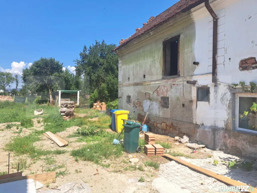 Casă de vânzare, 120 mp utili, teren 237 mp, curte comună