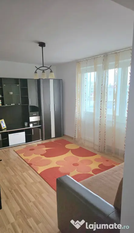 Închiriez apartament 2 camere decomandat str Luptei