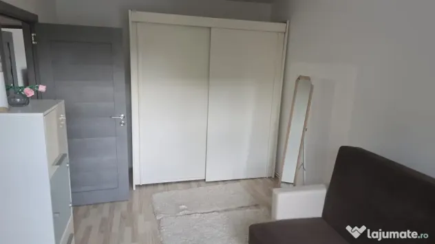 Închiriez apartament 2 camere decomandat str Luptei