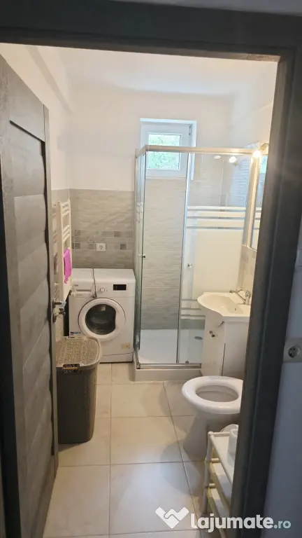 Închiriez apartament 2 camere decomandat str Luptei