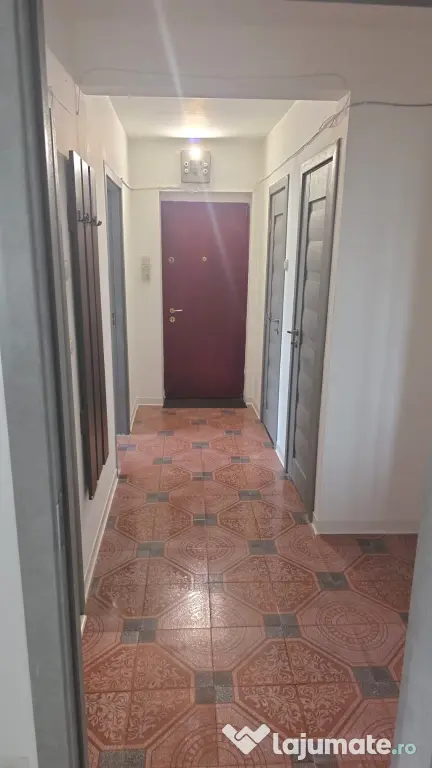 Închiriez apartament 2 camere decomandat str Luptei