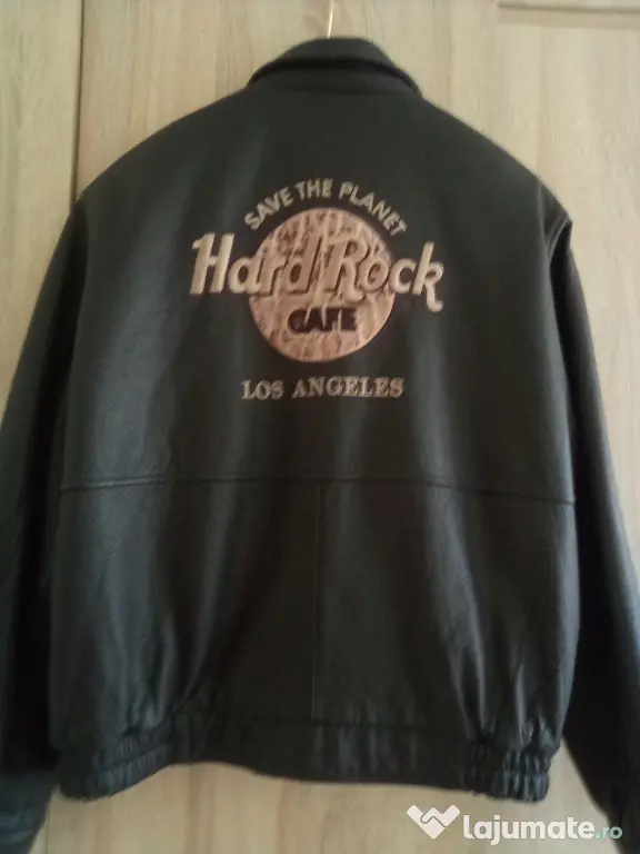 Geacă Vintage Hard Rock Cafe din piele naturală.