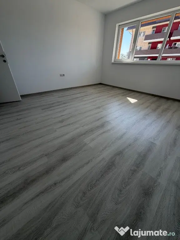 Vand apartament 2 camere Braşov-sanpetru central