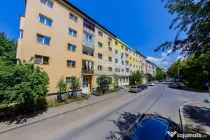 Apartament de vanzare 4 camere decomandat etaj 2