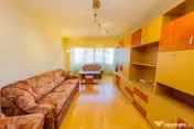Apartament de vanzare 4 camere decomandat etaj 2