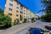 Apartament de vanzare 4 camere decomandat etaj 2 