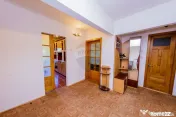 Apartament de vanzare 4 camere decomandat etaj 2 