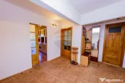 Apartament de vanzare 4 camere decomandat etaj 2