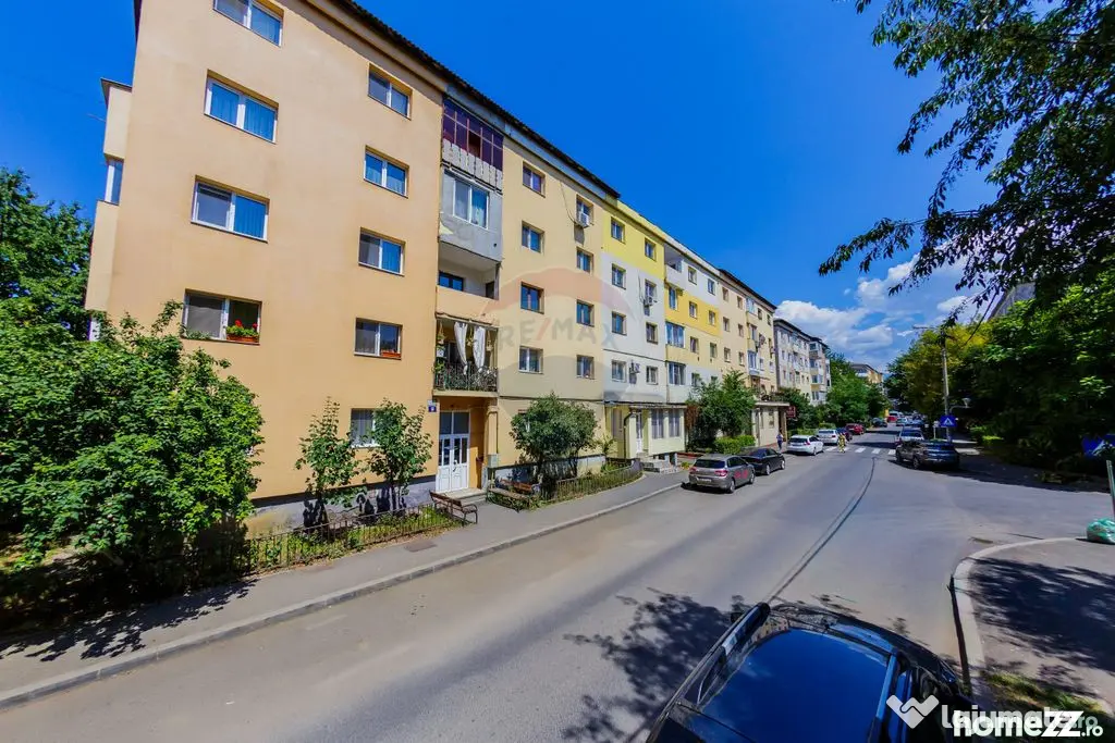 Apartament de vanzare 4 camere decomandat etaj 2 - Baia Mare (Maramures)