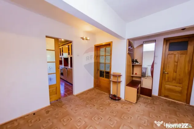 Apartament de vanzare 4 camere decomandat etaj 2 - Baia Mare (Maramures)