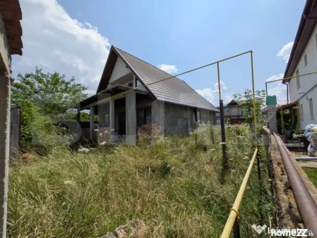 Casa semi-finisata de vanzare, 299 mp, zona Moreni - Moreni (Dambovita)