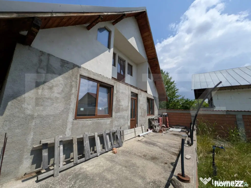 Casa semi-finisata de vanzare, 299 mp, zona Moreni - Moreni (Dambovita)