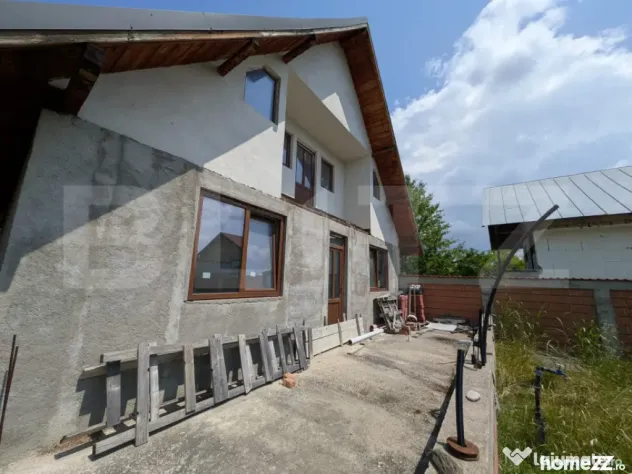 Casa semi-finisata de vanzare, 299 mp, zona Moreni - Moreni (Dambovita)