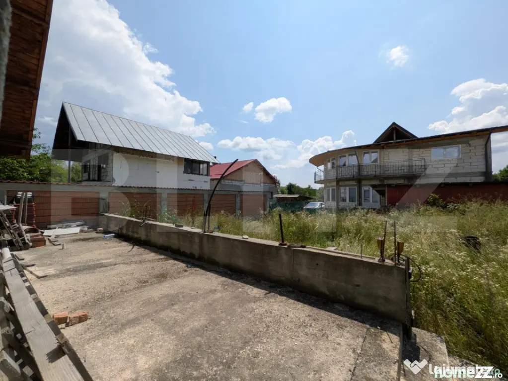 Casa semi-finisata de vanzare, 299 mp, zona Moreni - Moreni (Dambovita)