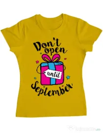 Tricou ADLER dama Dont open until September Galben
