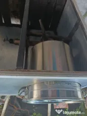 Are două oale de inox 50kg este in stare buna