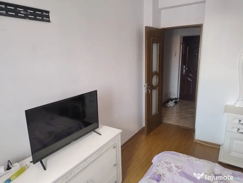 Inchiriez apartament