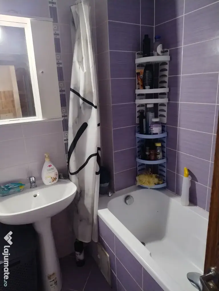 Inchiriez apartament