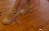 Vând pantofi cu toc