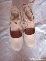 Vând pantofi cu toc
