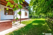Casă/Vila tip conac, cu anexe si livada de vânzare Vale... 