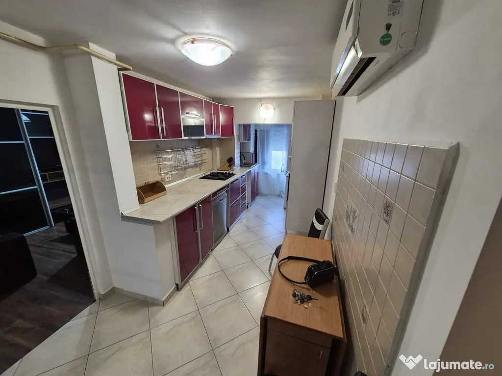 De inchiriat apartament cu 3 camere, etaj 3, Micro 16, 45...