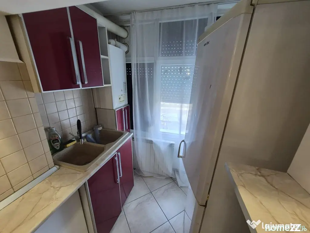 De inchiriat apartament cu 3 camere, etaj 3, Micro 16, 450 euro - Galati (Galati)