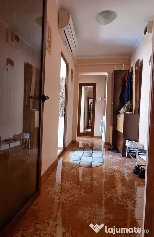 De inchiriat apartament 2 camere, Micro 20, zona 2 Cocosi...