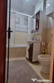 De inchiriat apartament 2 camere, Micro 20, zona 2 Cocosi...