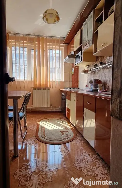 De inchiriat apartament 2 camere, Micro 20, zona 2 Cocosi...