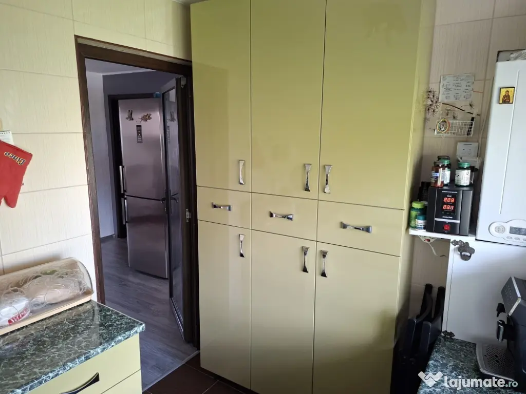 Apartament 3 camere curte