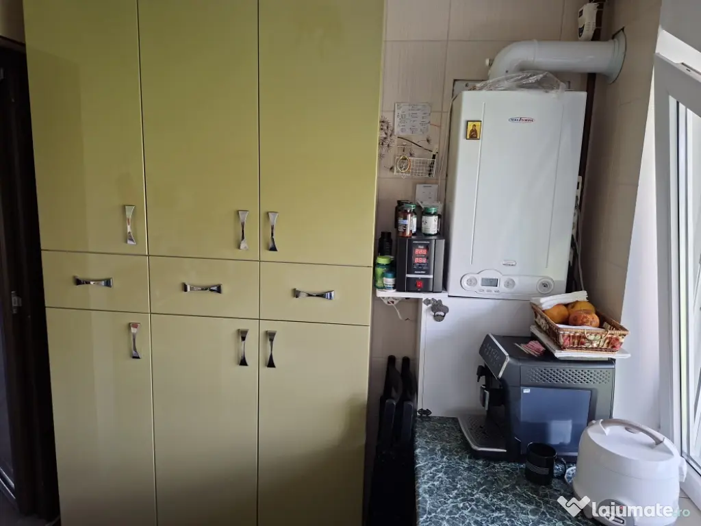 Apartament 3 camere curte